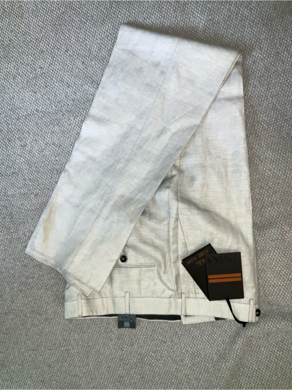 Men's Light Gray Dress Pants - Tailored Modern fit
Size 40
Wool and linen blend